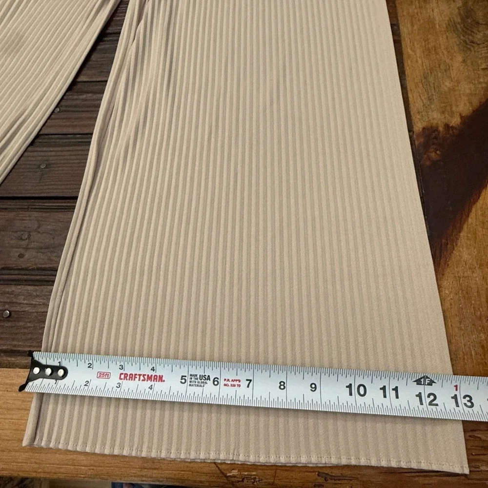 Uniqlo Beige Micro Pleated Wide Leg Pants Elastic Waist High Rise 241-456032 S